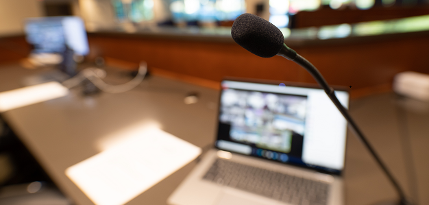 Microphone in Dunwoody Council chambers narrow