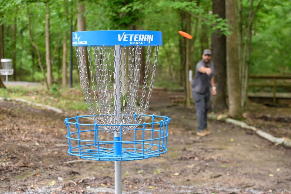 Disc golf course_throw a disc