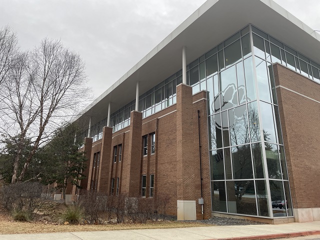 Dunwoody High School building